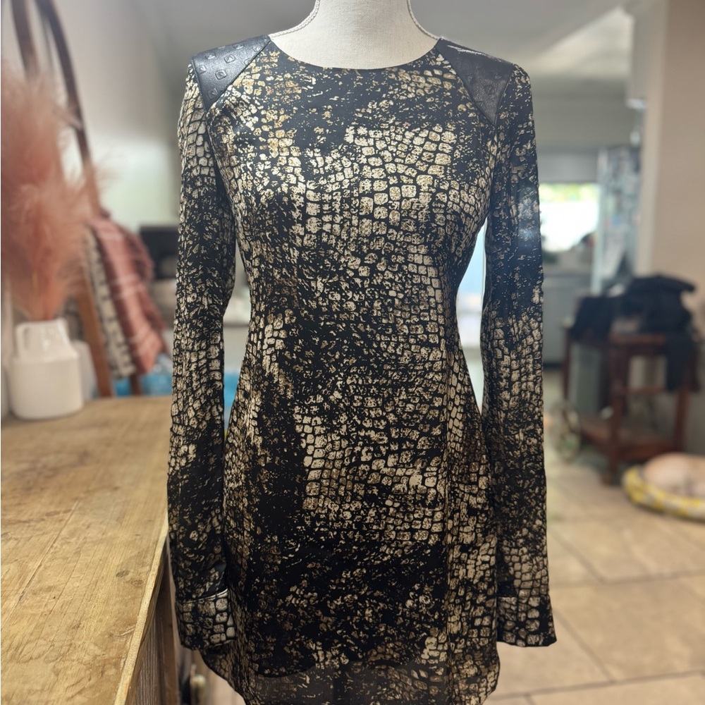 Dress The Population Reptile Shift Dress Medium